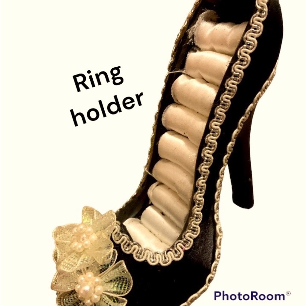 Ring holder display